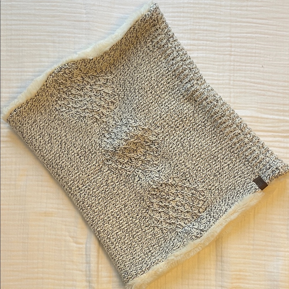 Roots Polar Fox Snood